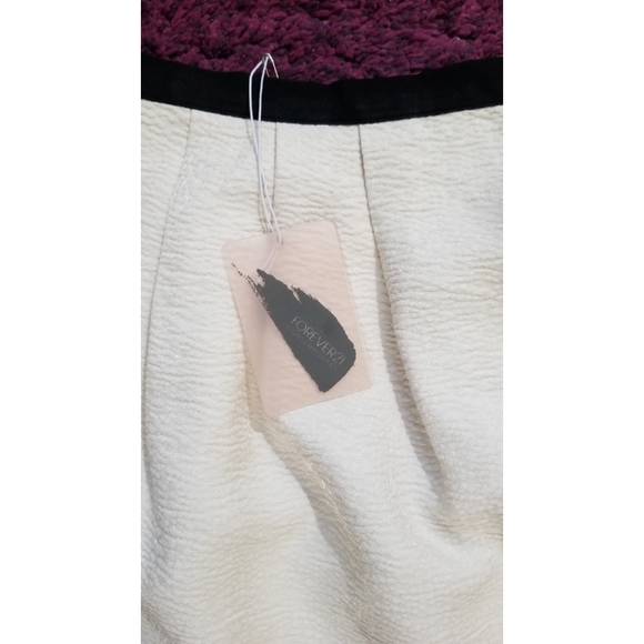 Forever 21 contemporary skirt NWT 🏷 - Picture 2 of 6